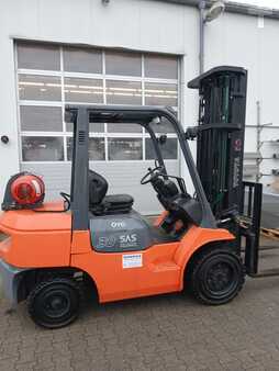 Carretilla elevadora GLP 2005  Toyota 02-7FGF30 (1)