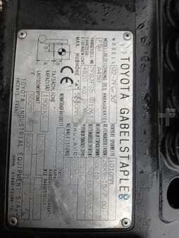 Treibgasstapler 2005 Toyota 02-7FGF30 (4)