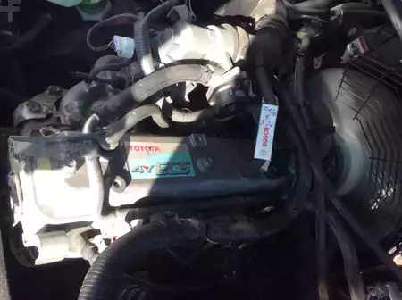 Empilhador a gás 2013  Toyota 02-8FGF 25 (4)