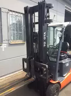 Elektro 3 Rad 2018  Toyota 8FBEK18T (2)