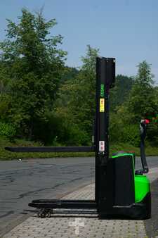 Stacker pedestre 2023  Cesab S214L (2)