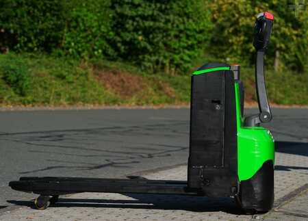 Porta-paletes elétrico 2023  Cesab P218 (2)