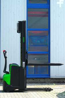 Stacker pedestre 2024  Cesab S214 (2)