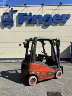 Empilhador a gás 2015  Linde H16T-01 (1)