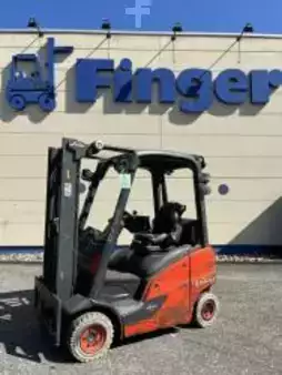 Empilhador a gás 2015  Linde H16T-01 (3)