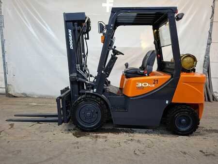 Treibgasstapler 2017  Doosan G30GP (2)