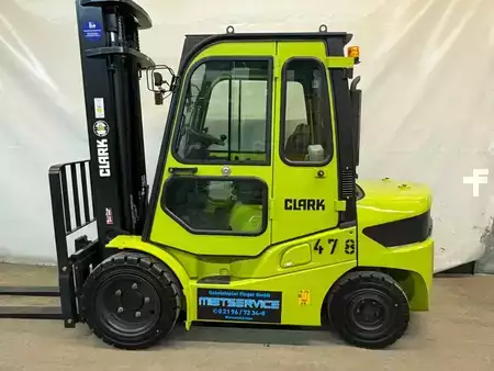 Dieselstapler 2025  Clark GTS30D (2)