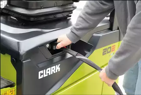 Eléctrica de 4 ruedas - Clark SE20 (6)