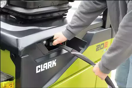Elektro 4 Rad - Clark SE20 Neugerät (6)