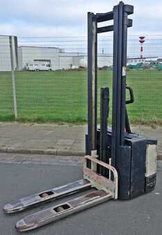 Pallet Stackers 1999  Crown WF 2000-1,25 TF (2)