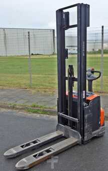 Stacker pedestre 2016  BT SWE 120 (2)