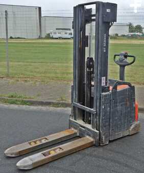 Stacker pedestre 2017  BT SWE 160 L (2)