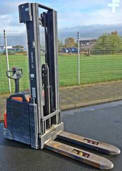 Stacker pedestre 2018  BT SWE 160 L (1)