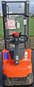 Stacker pedestre 2018  BT SWE 140 L (2)