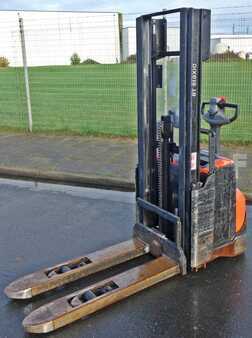 Stacker pedestre 2018  BT SWE 140 L (3)