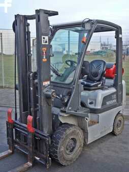 Gas truck 2009  Nissan P1D1A15LQ (4)