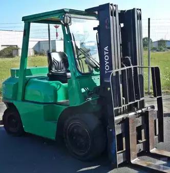 Chariots élévateurs diesel 1998  Toyota 02-6 FD35 (2)