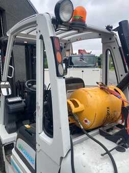 Empilhador a gás 2015  Unicarriers U1D2A25LQ (11)