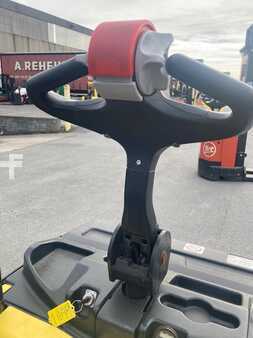 Nízkozdvižný vozík se sedadlem pro řidiče 2019  Hyster P2.0S FBW (4)