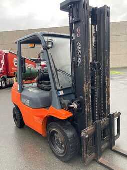 LPG Forklifts 2005  Toyota 02-7FGF30 (2)