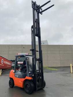 LPG Forklifts 2005  Toyota 02-7FGF30 (8)