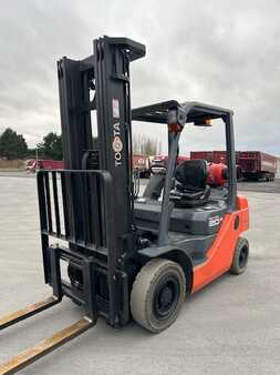 LPG Forklifts 2013  Toyota 02-8FGF20 (1)