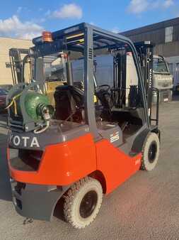 LPG Forklifts 2022  Toyota 02-8FGF25 (1)
