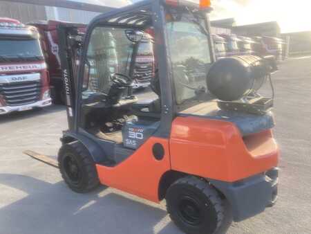LPG Forklifts 2011  Toyota 02-8FGF30 (1)