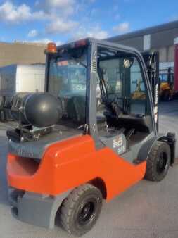 LPG Forklifts 2011  Toyota 02-8FGF30 (4)