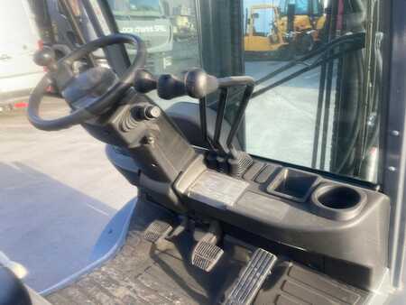 LPG Forklifts 2011  Toyota 02-8FGF30 (6)