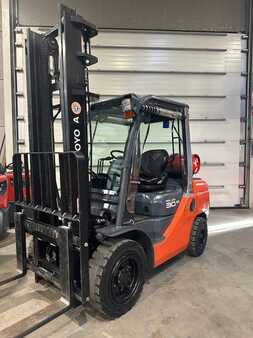 LPG Forklifts 2014  Toyota 02-8FGF30 (1)