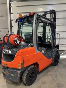 LPG Forklifts 2014  Toyota 02-8FGF30 (4)