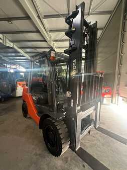 LPG Forklifts 2014  Toyota 02-8FGF30 (2)