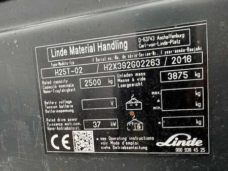 Empilhador a gás 2016  Linde H25T-02   (10)