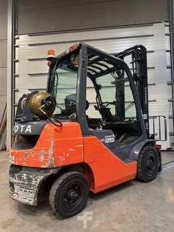 LPG Forklifts 2010  Toyota 02-8FGF25 (2)