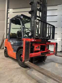 LPG Forklifts 2010  Toyota 02-8FGF25 (1)