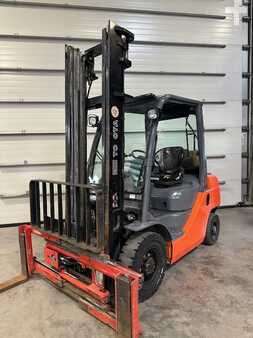 LPG Forklifts 2010  Toyota 02-8FGF25 (1)