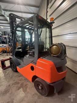 LPG Forklifts 2010  Toyota 02-8FGF25 (2)