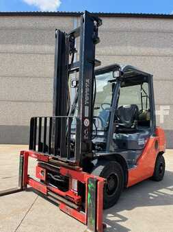 LPG Forklifts 2010  Toyota 02-8FGF25 (1)