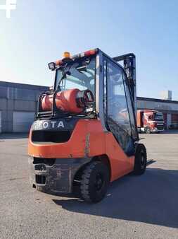 LPG Forklifts 2014  Toyota 02-8FGF25 (3)