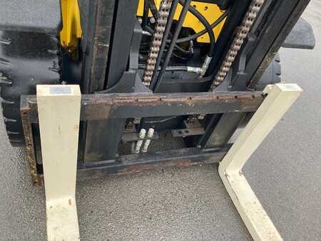 Diesel Forklifts 2010  Yale GDP40VX5 (5)
