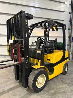 Treibgasstapler 2012  Yale GLP25VX triplex 4 lignes (1)