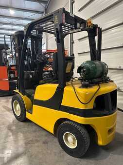 Treibgasstapler 2012  Yale GLP25VX triplex 4 lignes (2)