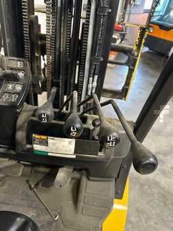 Treibgasstapler 2012  Yale GLP25VX triplex 4 lignes (8)