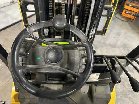 Treibgasstapler 2012  Yale GLP25VX triplex 4 lignes (9)