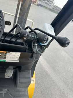 Treibgasstapler 2015  Yale GLP25VX 1045 heures (8)