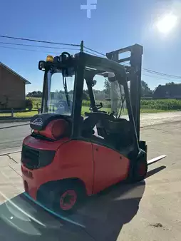 Empilhador a gás 2015  Linde H20T-01 .semi-cabine (3)