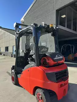 Empilhador a gás 2015  Linde H20T-01 .semi-cabine (4)