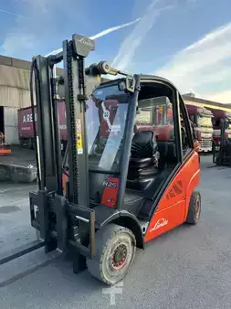 Empilhador a gás 2009  Linde H25T (2)