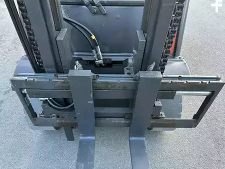 Empilhador a gás 2009  Linde H25T (6)